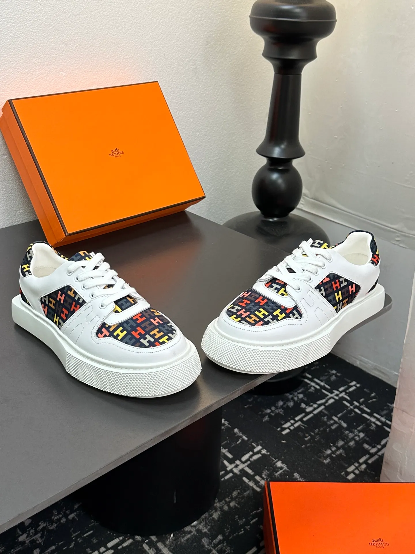 p700💰Men's shoes ❤️❤️Hermes top version# Hermès deep series couple's small white shoes casual skateboard shoes Stylish graphic design to create retro style Upper: cowhide material Lining: sheepskin lining Outsole: TPU outsole Size: 38-45